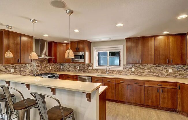 Luxury End-Unit Townhome with Lake Views, Steps from Magnuson Park