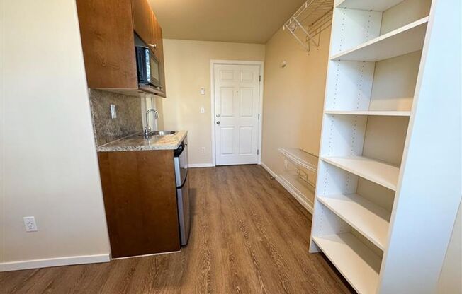 Studio, 1 bath, 154 sqft, $1,175, Unit 255