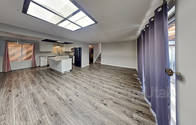 756 E PONTIAC DR