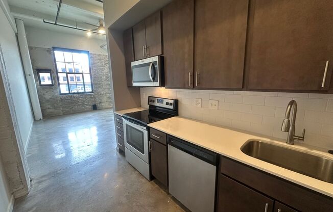 Studio, 1 bath, 540 sqft, $1,340, Unit 406