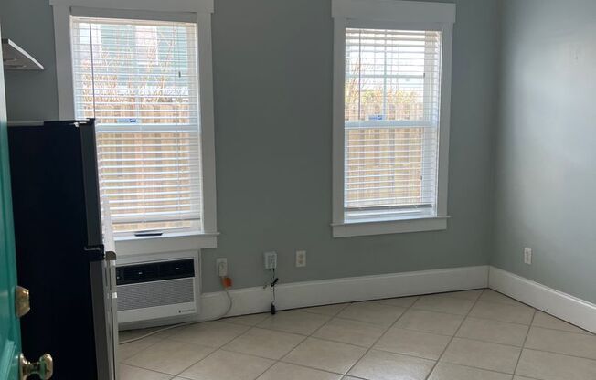 1 bed, 1 bath, $985