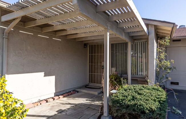 ***OCEANSIDE SENIOR COMMUNITY 55+*** TWO BED ONE BATH***1 CAR ATTACHED GARAGE***PRIVATE BACKYARD***