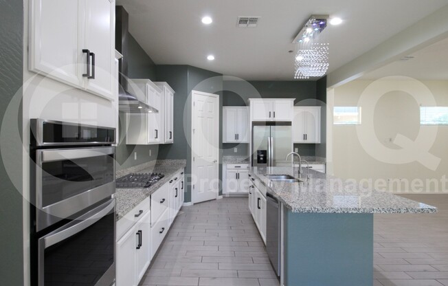 1086 S VINE ST