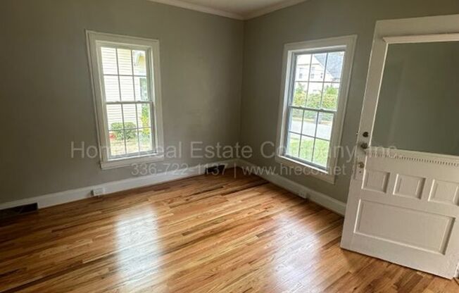 2 beds, 1 bath, $1,295