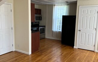 4 E WALNUT ST