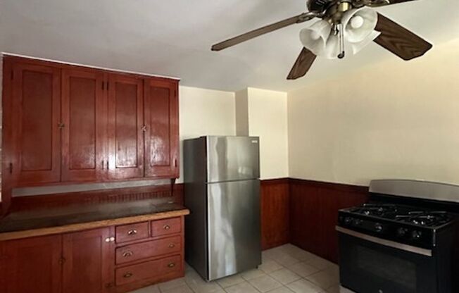 1 bed, 1 bath, $2,100, Unit 100