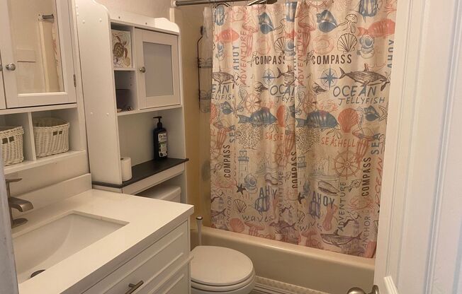 2 beds, 1 bath, $1,900, Unit # 72B