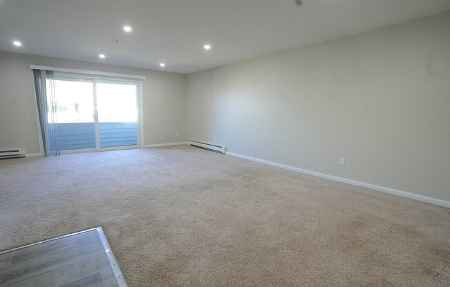 2 beds, 1 bath, 1,050 sqft, $2,600, Unit 4