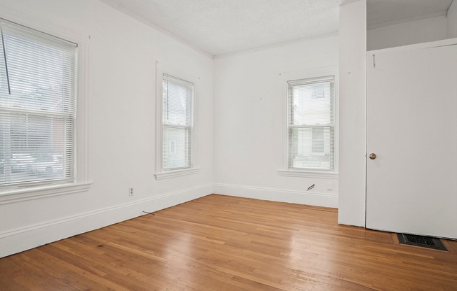 4 HARRIS AVE