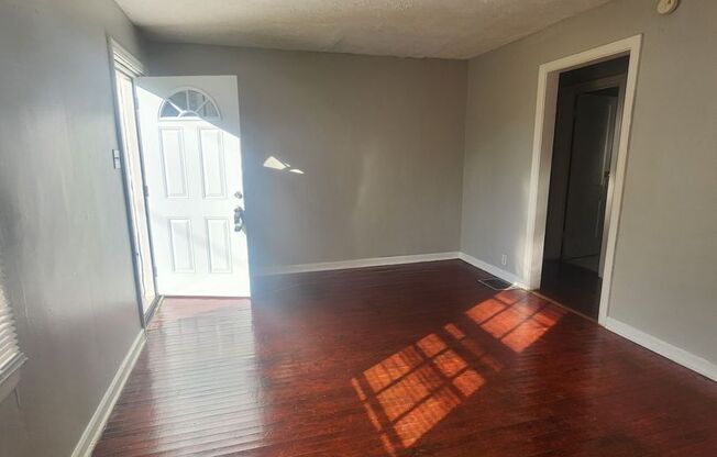 2 beds, 1 bath, $899