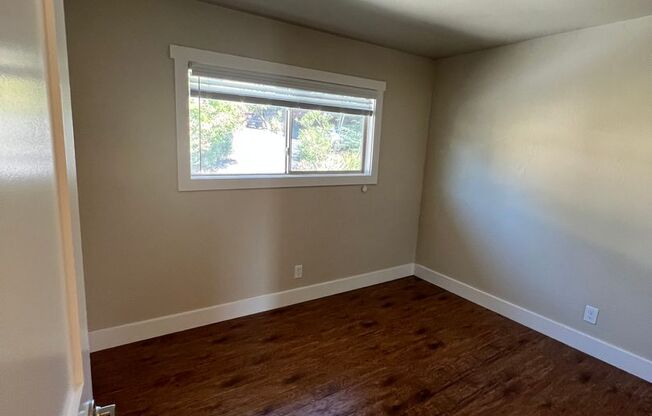 2 beds, 1 bath, $2,595, Unit 14