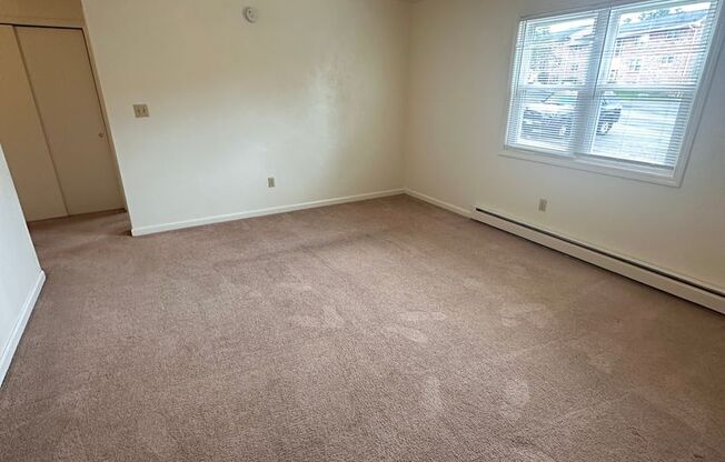 2 beds, 1 bath, 903 sqft, $1,170, Unit K-8