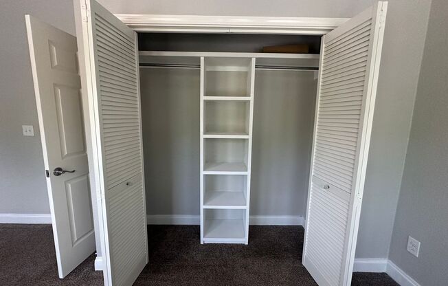 2 beds, 2 baths, 946 sqft, $1,600, Unit Unit 4