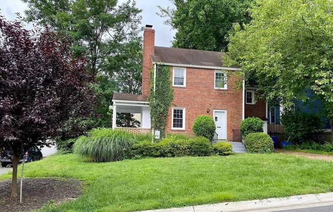 Adorable 3 Bedroom, 1 Full Bathroom Close in Bethesda Home!