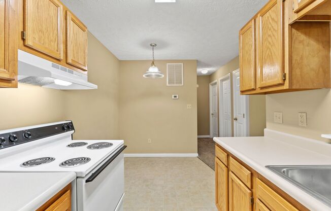 2 beds, 1 bath, 800 sqft, $810, Unit 125 Briarwood Drive #1