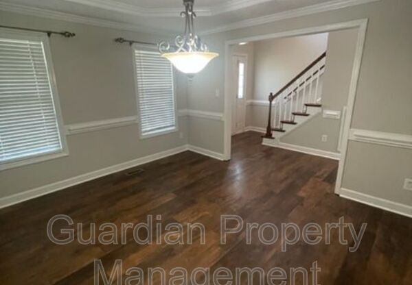 4 beds, 2.5 baths, 2,400 sqft, $2,100