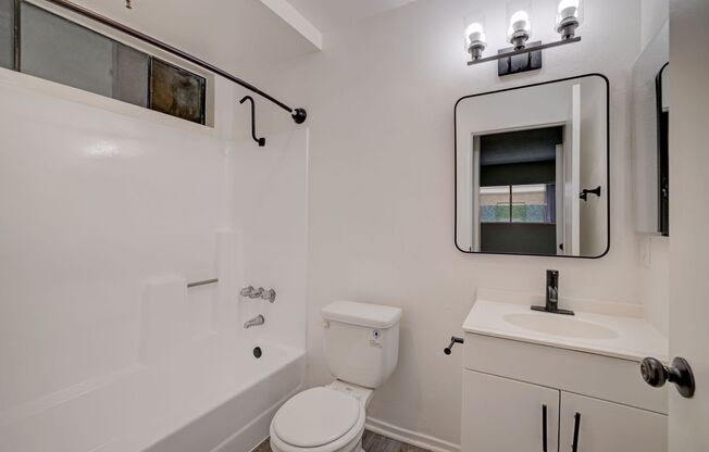 2 beds, 2 baths, 900 sqft, $2,098, Unit 102