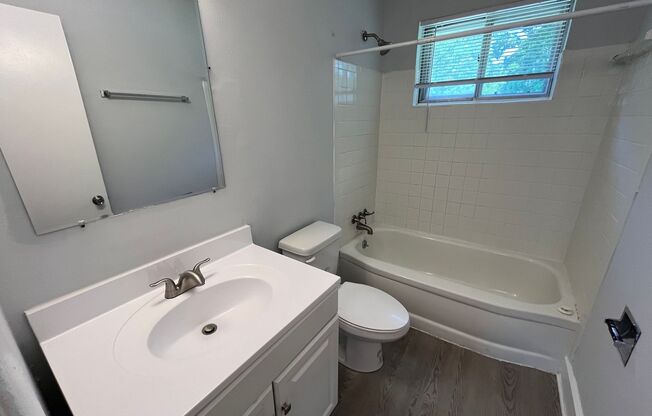 2 beds, 1 bath, 800 sqft, $899, Unit 108