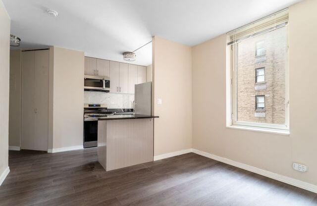 2 beds, 1 bath, $4,950, Unit 12B