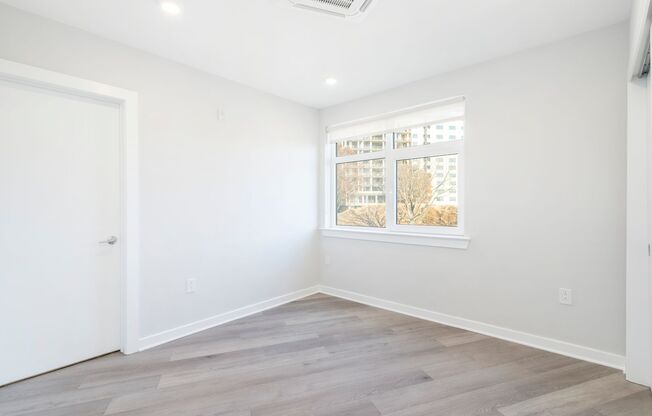 2 beds, 2 baths, 927 sqft, $1,935, Unit B220
