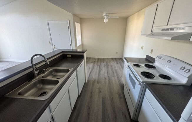 1 bed, 1 bath, 720 sqft, $1,675, Unit C106