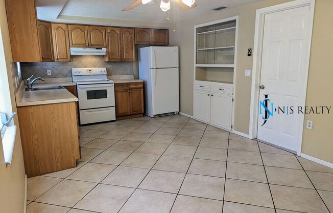 2 beds, 1 bath, $1,495