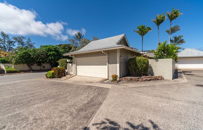 RARELY AVAILABLE 3BR 2BA IN HAWAII KAI!!!