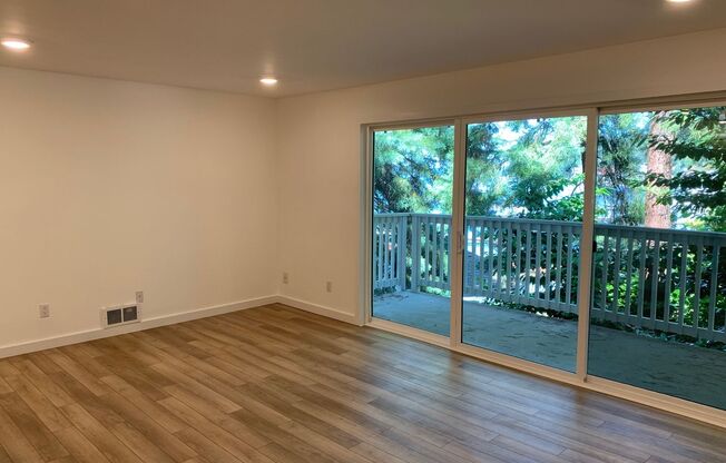 Beautiful Lakefront 2 Bed 1.75 Bath Condo in Renton