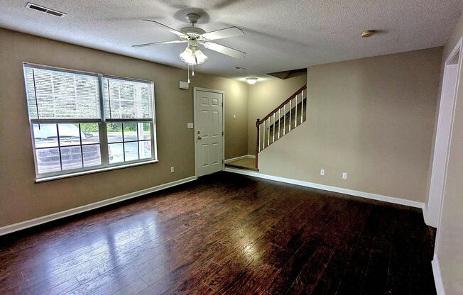 2 beds, 1.5 baths, $1,295