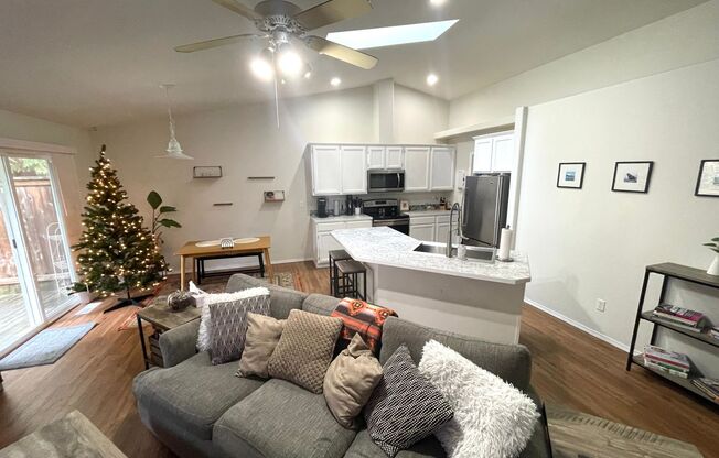 Remodeled 3-Bedroom Duplex Home in North Gig Harbor