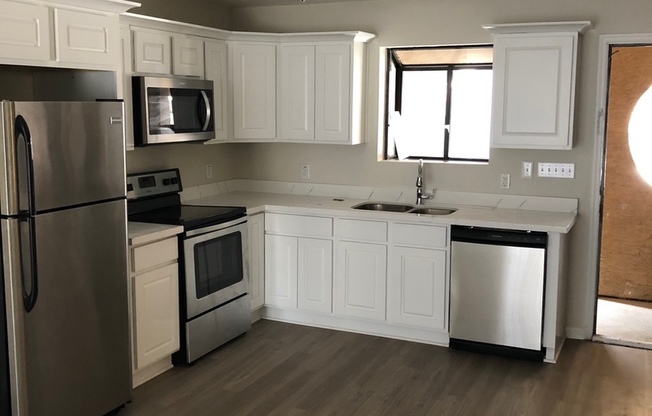 2 bed 2 bath Town-home in Central Phoenix!! Newly Remodeled