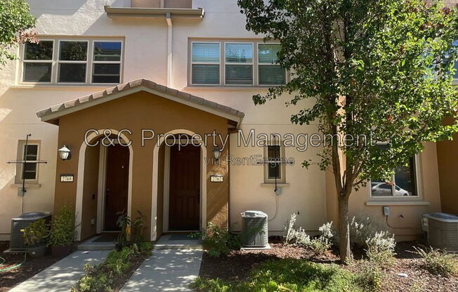 2762 FERRARA CIR