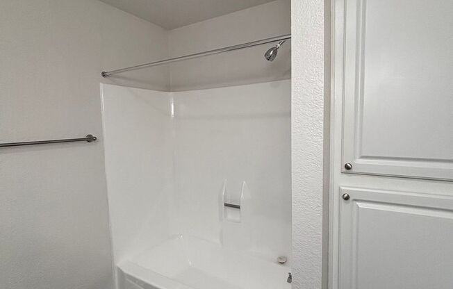 1 bed, 1 bath, 750 sqft, $2,340, Unit 1611