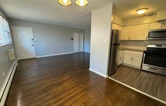 2 beds, 1 bath, 900 sqft, $1,375, Unit B2C