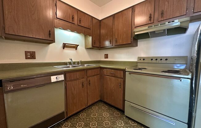 2 beds, 1 bath, $999