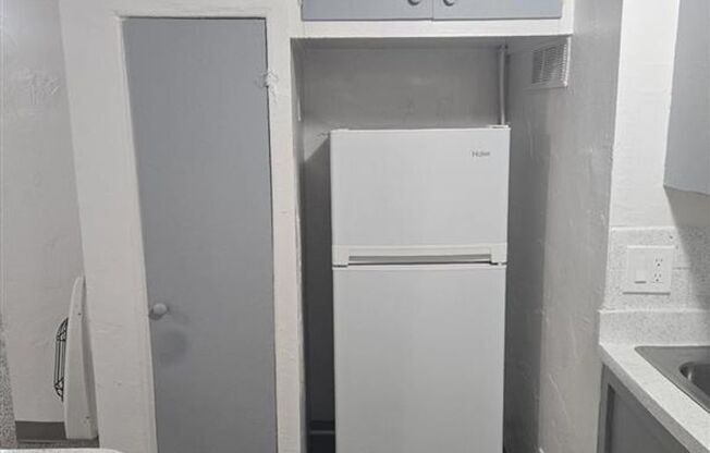 1 bed, 1 bath, $999, Unit #7