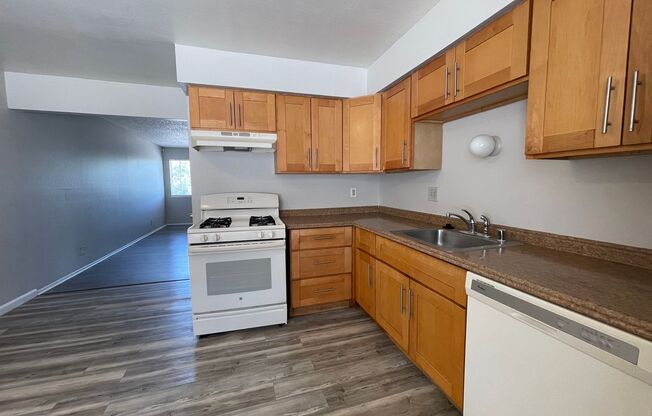 2 beds, 1 bath, $1,990, Unit APARTMENT 3