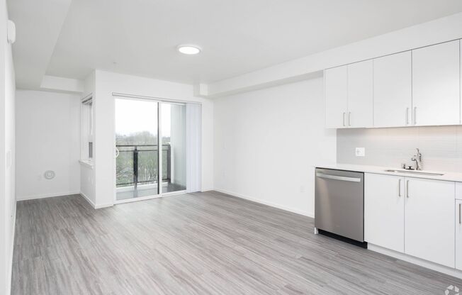 Studio, 1 bath, 390 sqft, $1,868