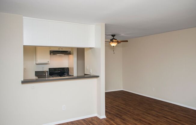 2 beds, 1.5 baths, 990 sqft, $2,395, Unit 242