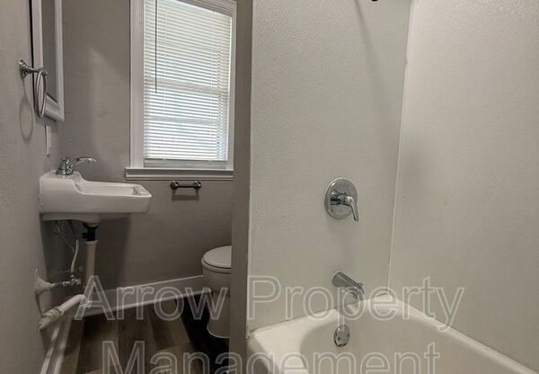 1327 S 14 ST