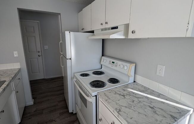 1 bed, 1 bath, 559 sqft, $1,595, Unit 215L-12