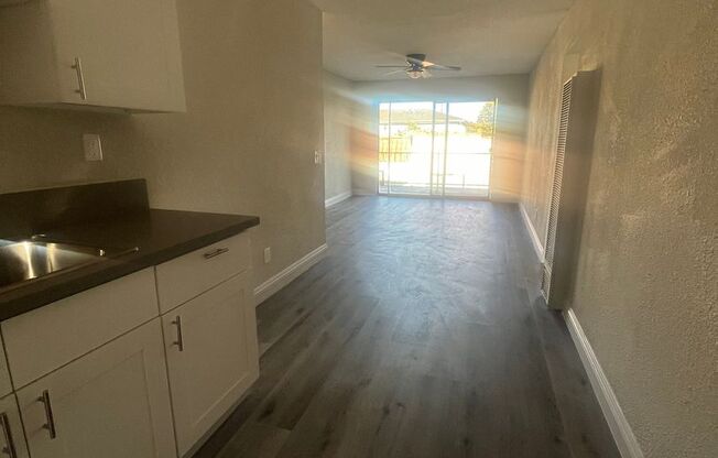 2 beds, 1 bath, $2,550, Unit 08