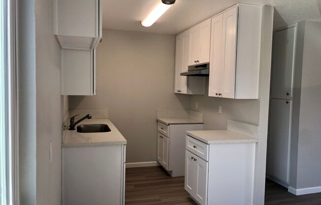 2 beds, 1 bath, $2,200, Unit 2231-04