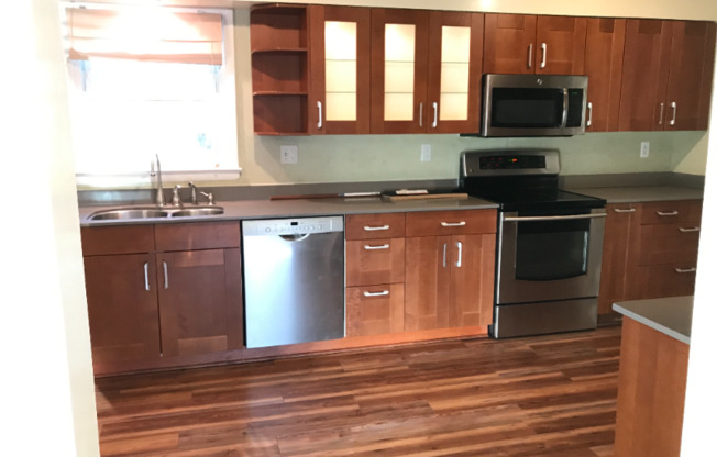5 N PERSHING RD