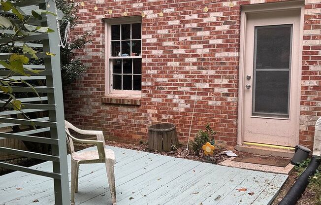 1 Bedroom/1 bathroom Basement Apartment in Forest Heights