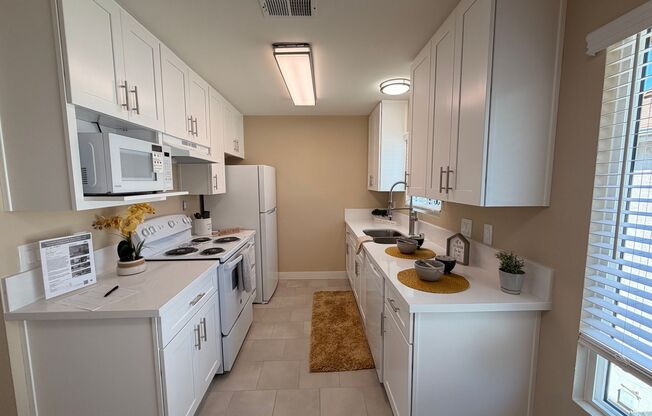 2 beds, 2 baths, 900 sqft, $2,595, Unit 36