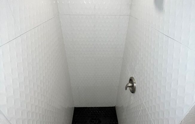 Studio, 1 bath, 500 sqft, $1,299, Unit 1515-01