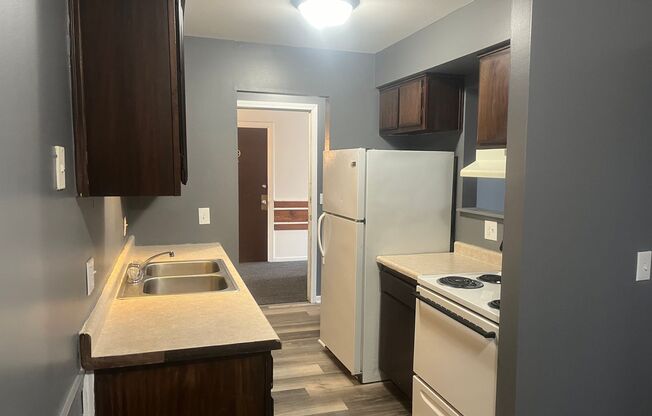 2 beds, 1 bath, 850 sqft, $900, Unit unit 11