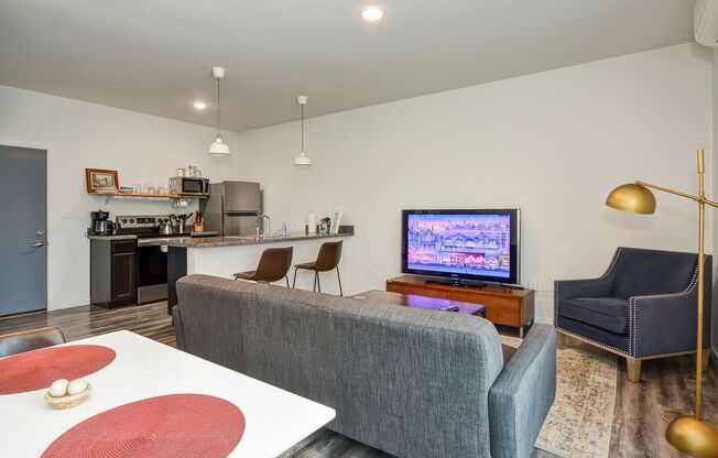 1 bed, 1 bath, 633 sqft, $995, Unit 217