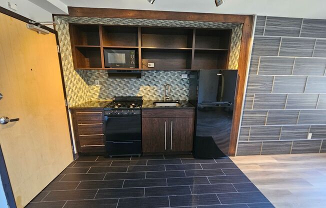 Studio, 1 bath, 336 sqft, $895, Unit 316-210